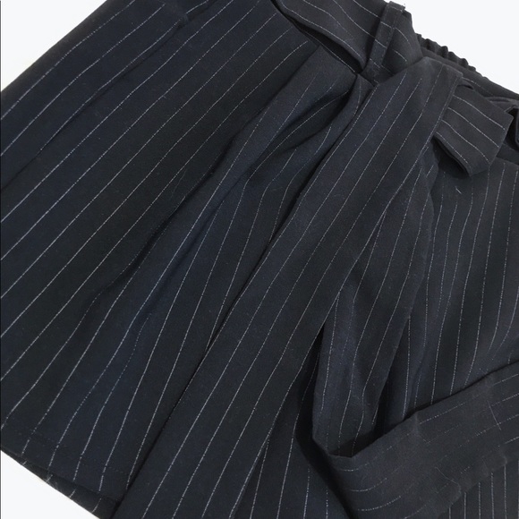 Black high waisted shorts - Picture 3 of 4